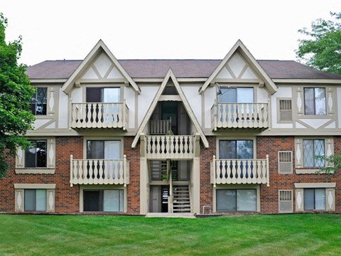 Private Balconies at Fox Pointe Apartments, East Moline