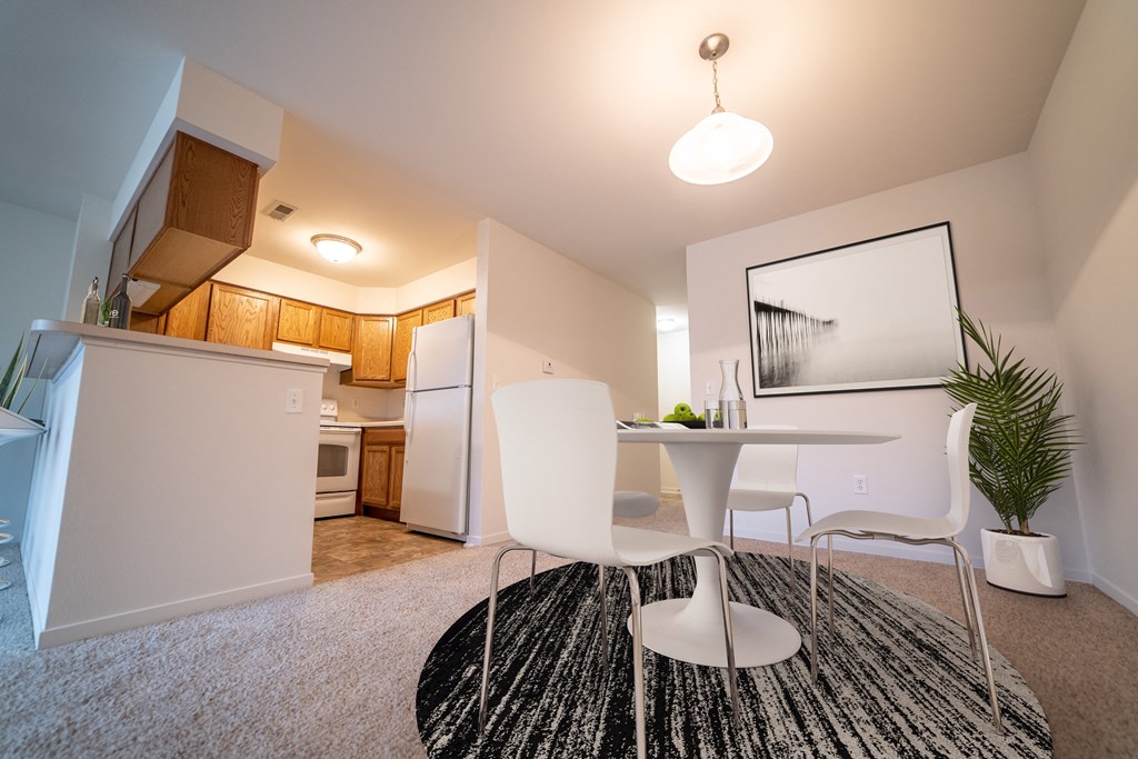 Frances Dining Room at Prairie Lakes Apartments, Peoria, IL