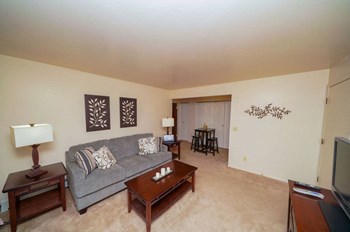 Spacious Living Room at Glen Oaks Apartments, Muskegon, MI, 49442 - Photo Gallery 19