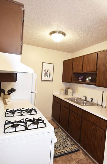 Kitchen with Gas Stove at Glen Oaks Apartments, Muskegon - Photo Gallery 22