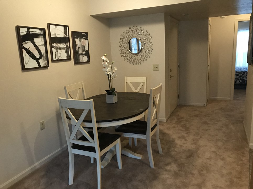 Separate Dining Space at Gull Prairie/Gull Run Apartments and Townhomes, Kalamazoo, MI