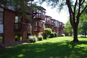 Private Balcony Offered at Granada Apartments in Jackson, MI