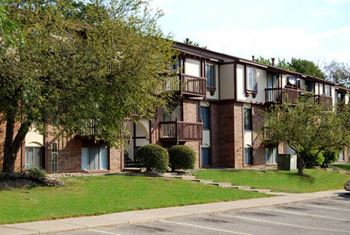 Off Street Parking at Granada Apartments in Jackson, MI