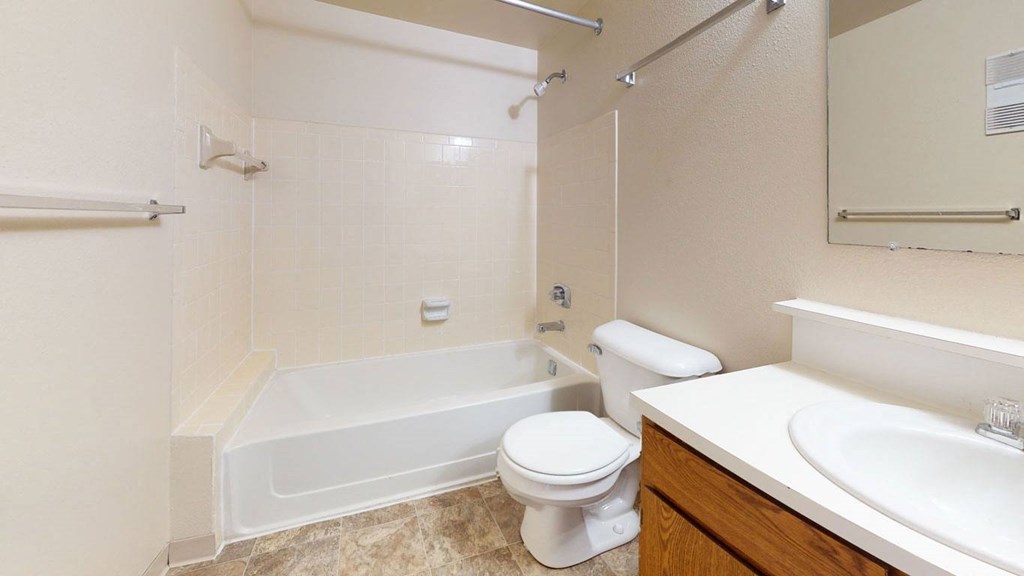 Master Bath at Hampton Lakes Apartments, Walker, MI, 49534
