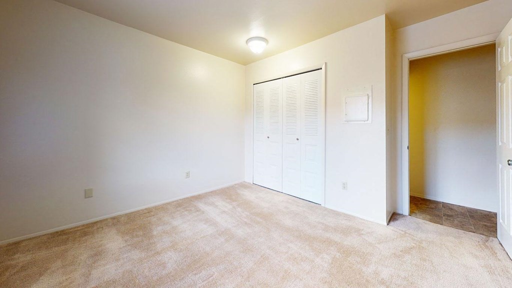 Large Bedroom With Closet at Hampton Lakes Apartments, Walker, 49534