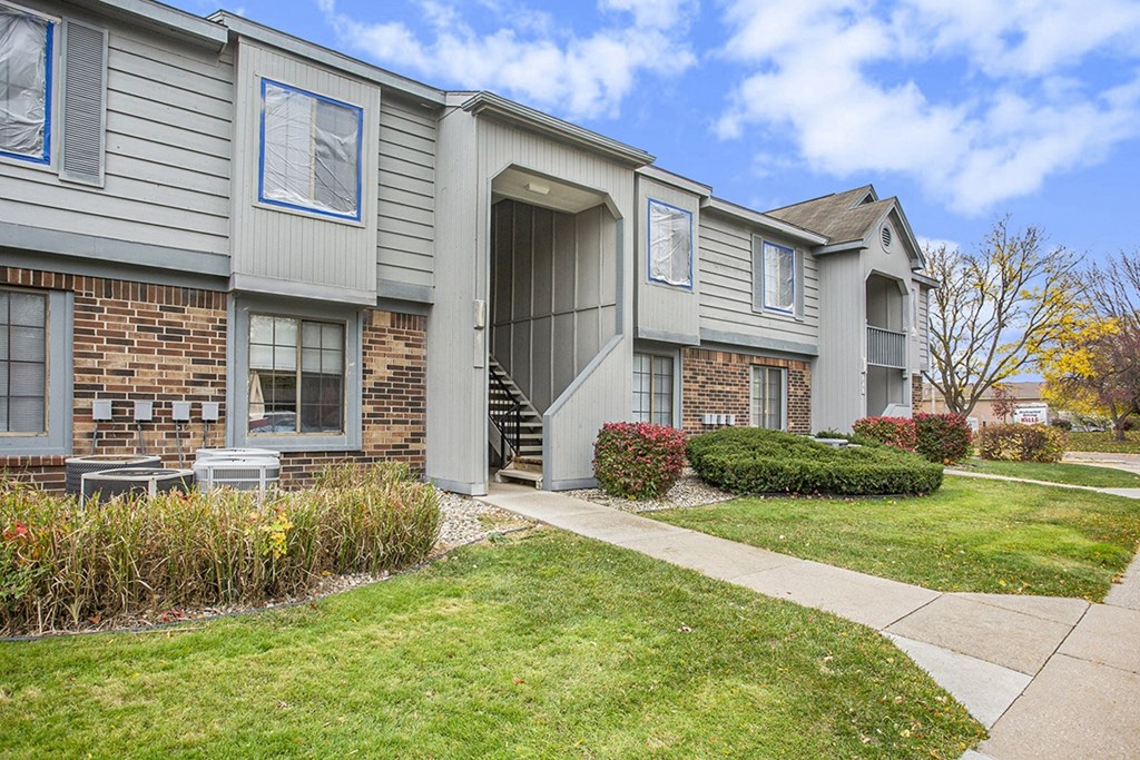 Exterior of Apartments at Hampton Lakes Apartments, Walker, 49534