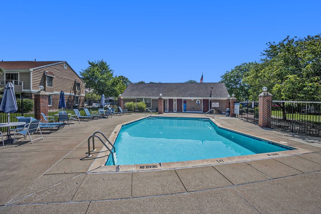 Refreshing Pool With Sundeck and Wi Fi at Hampton Lakes Apartments, Walker