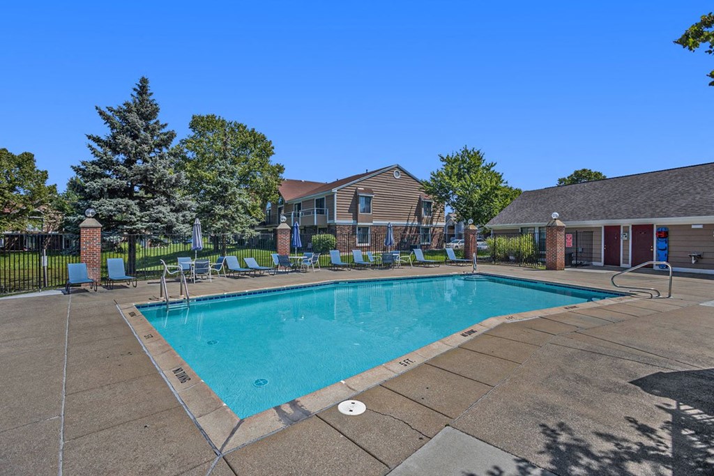 Outdoor Swimming Pool With Large Sundeck at Hampton Lakes Apartments, Walker
