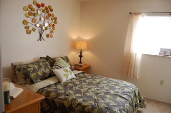 Bedroom at Hurwich Farms Apartments, Indiana 46628