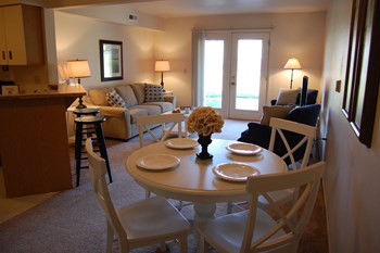 Dining Area at Hurwich Farms Apartments, Indiana