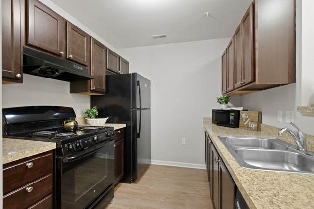 River Hills Apartments