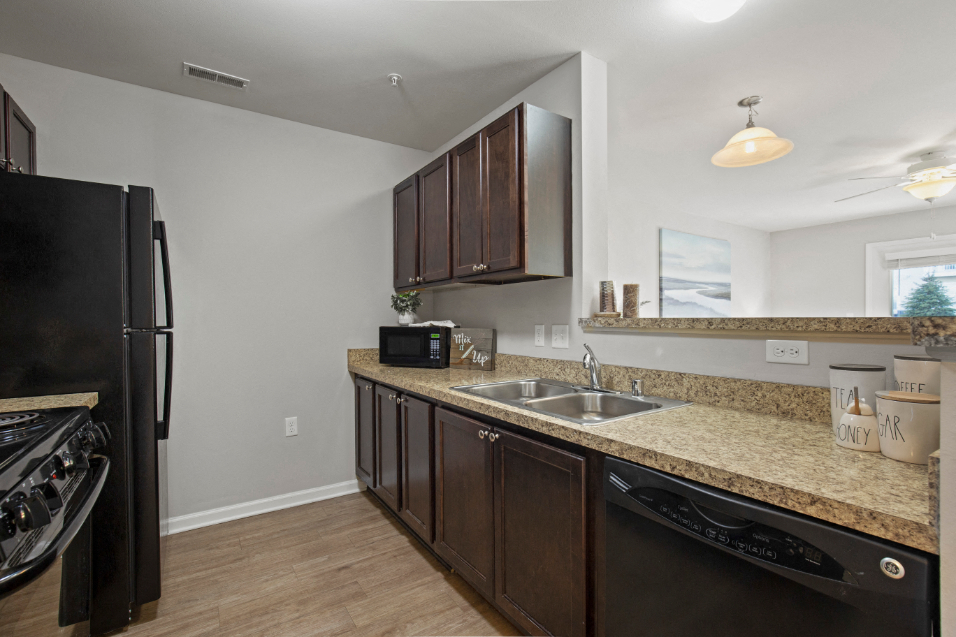 Huron Kitchen at River Hills Apartments, Fond du Lac