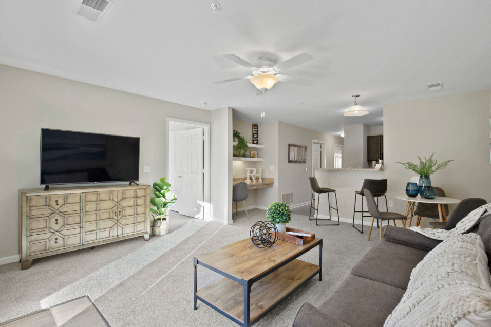 Huron Living Room at River Hills Apartments, Fond du Lac, WI