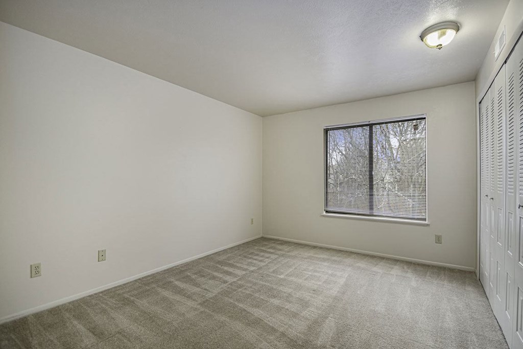 Large Comfortable Bedrooms at Indian Lakes Apartments, Mishawaka