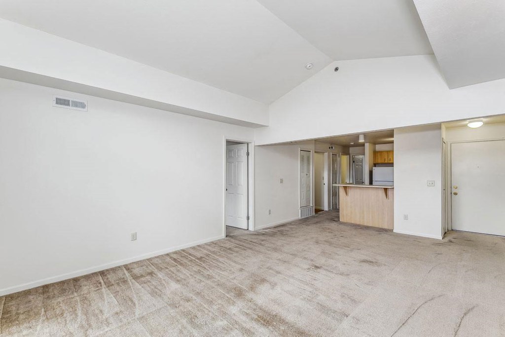 Living room with a high ceiling at Limestone Creek Apartment Homes, Alabama