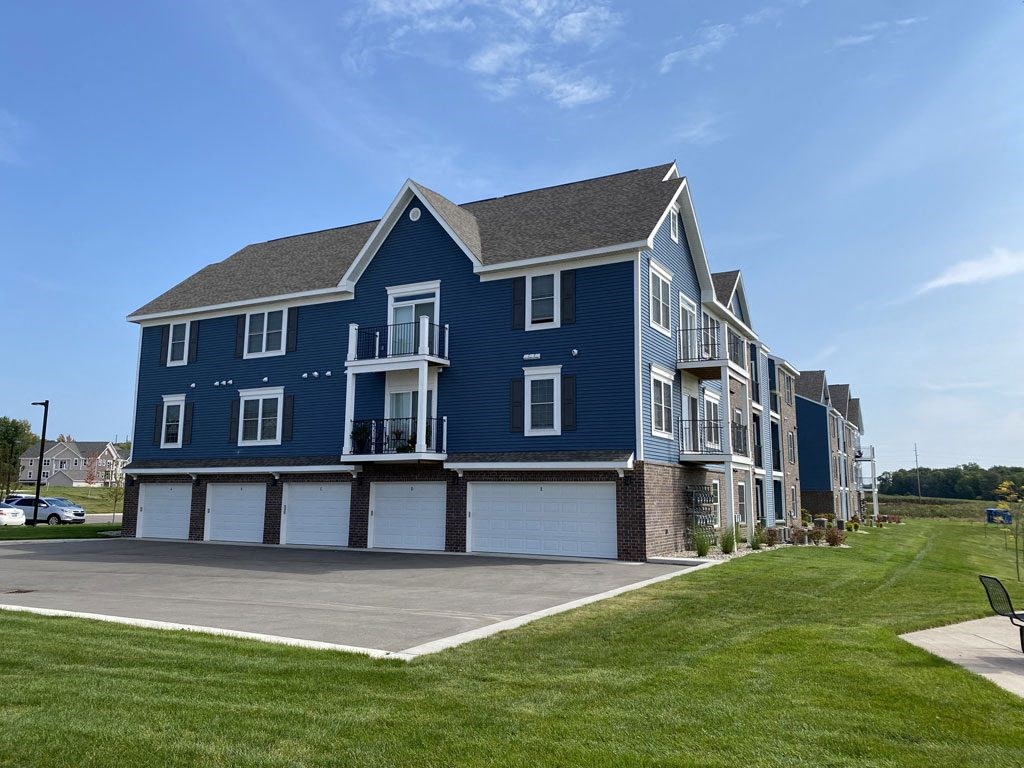 Elegant Exterior View Of Property at Meadowbrooke Apartment Homes, Grand Rapids, 49512