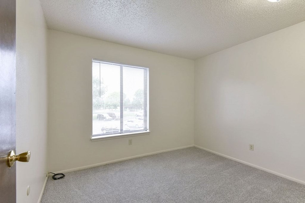 Plenty of Natural Light in Bedrooms at Old Monterey Apartments in Springfield, MO