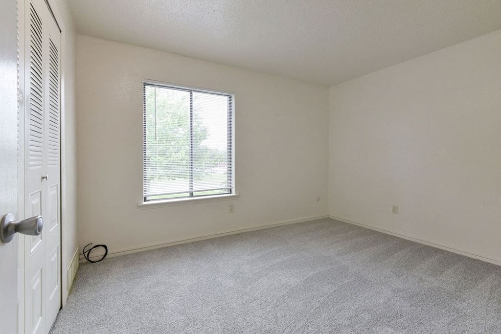 Spacious Bedroom with Large Window at Old Monterey Apartments in Springfield, MO
