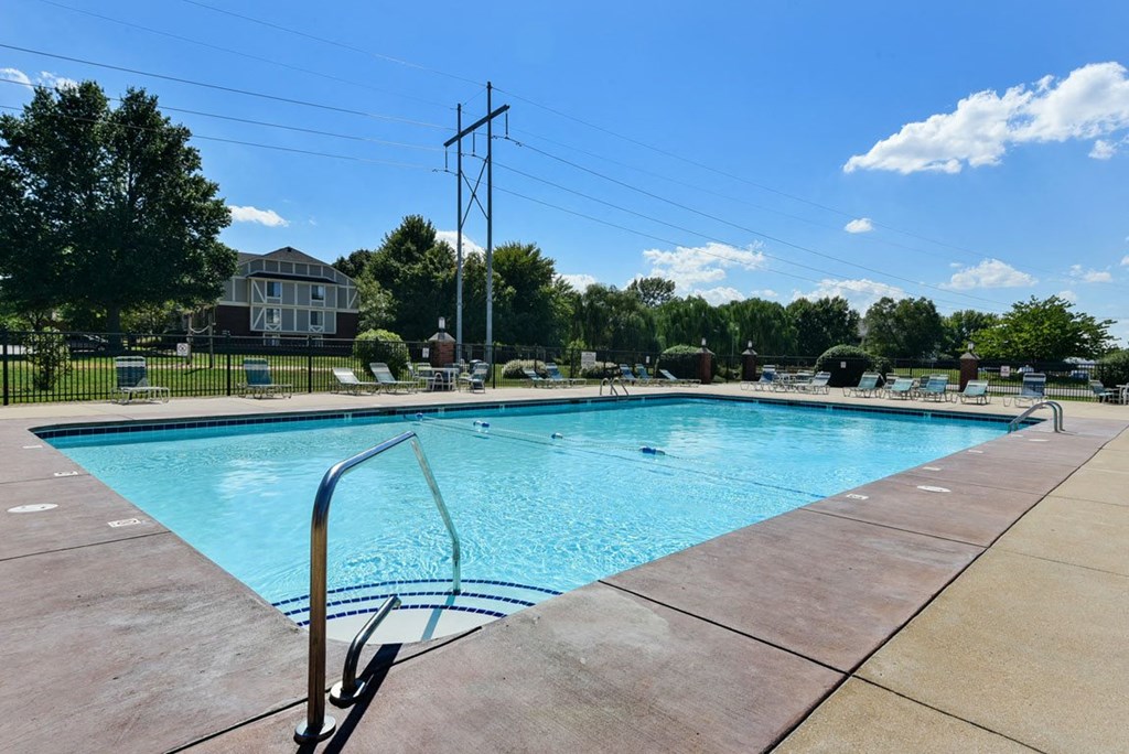 Large Sundeck for Relaxing at Old Monterey Apartments, Springfield, MO