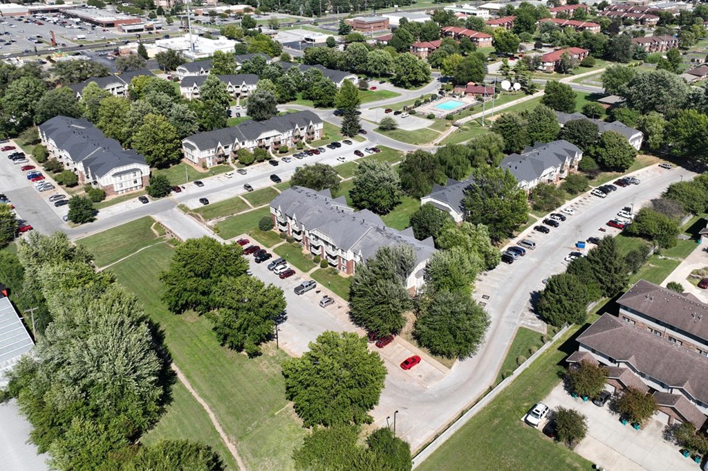 Prime Location at Old Monterey Apartments, Springfield, MO