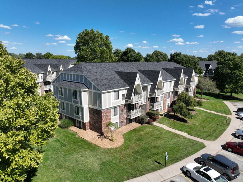 Well Maintained Community at Old Monterey Apartments, Springfield, MO