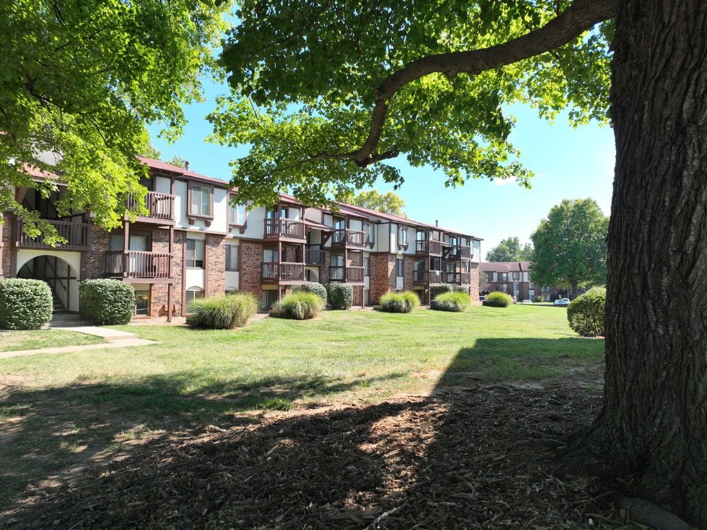 Mature Shade Trees at Old Monterey Apartments, Springfield, MO
