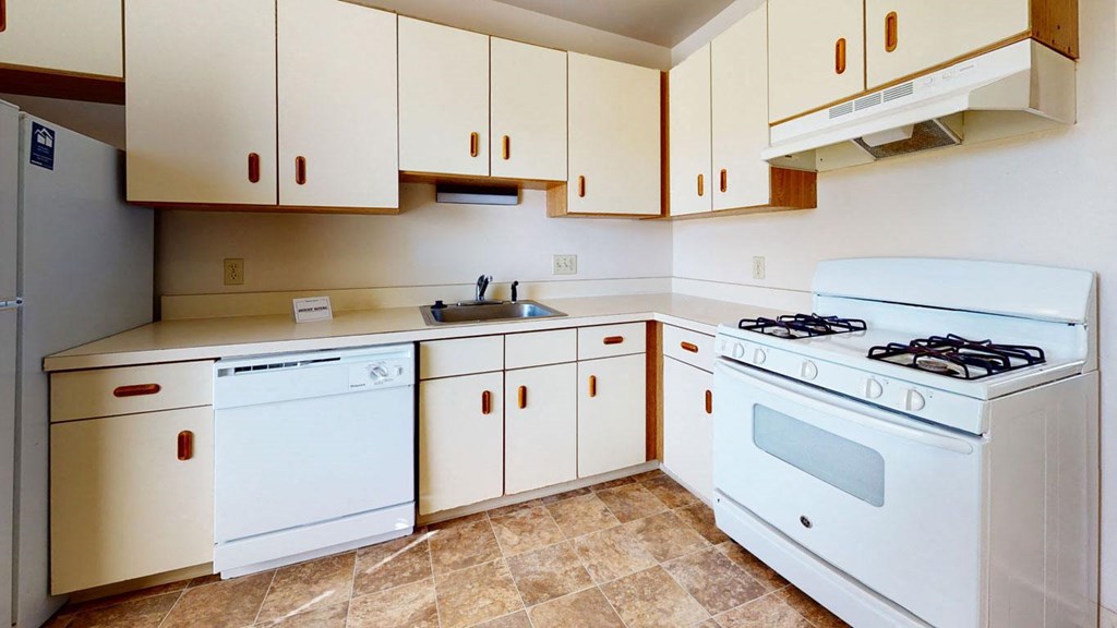 Three Bedroom Kitchen with Dishwasher at Mount Royal Townhomes, Kalamazoo, MI, 49009