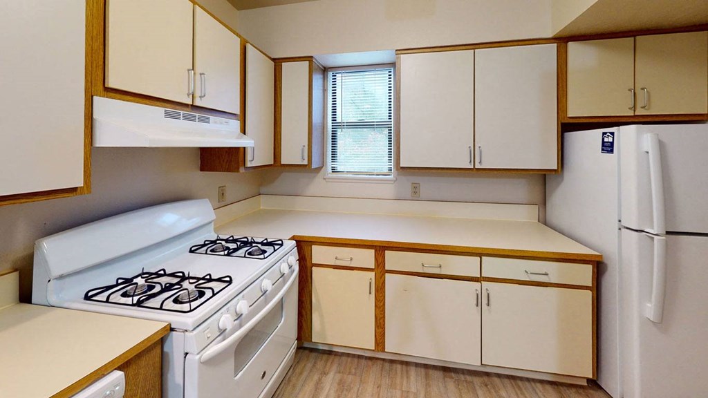 End Kitchen with Window at North Pointe Apartments, Elkhart, IN, 46514