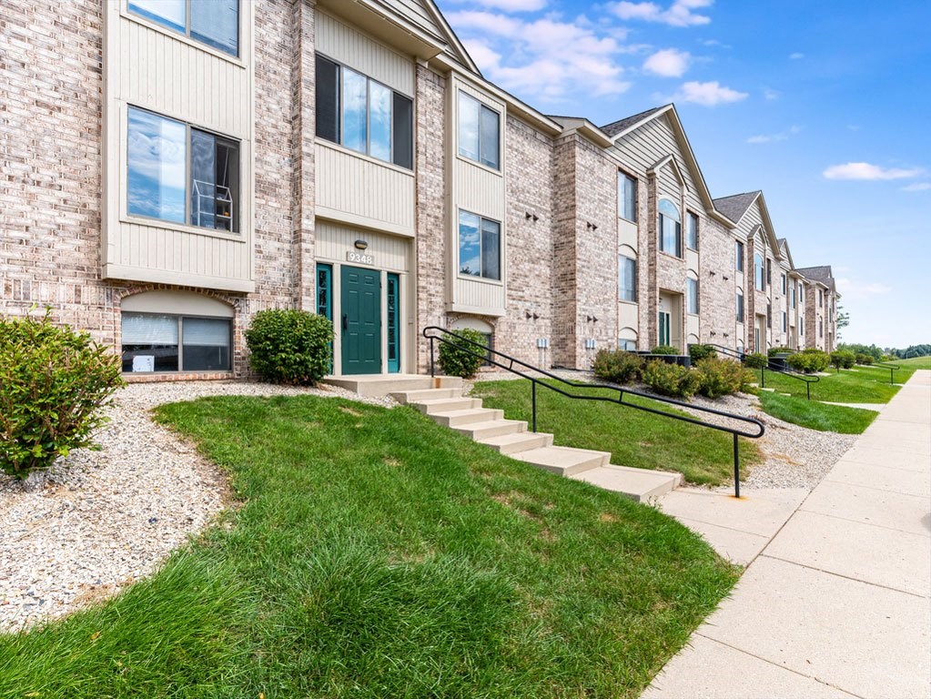 Walking Paths at Oak Shores Apartments, Wisconsin