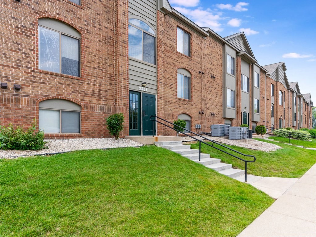Well Maintained Buildings at Oak Shores Apartments, Wisconsin