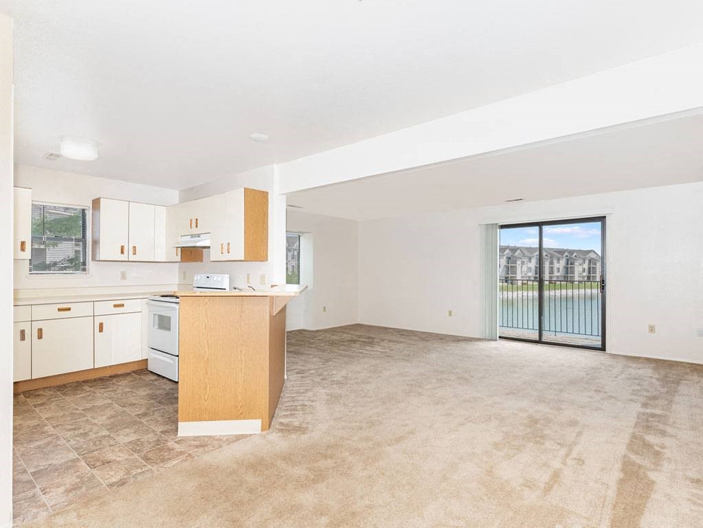 End Style Living Room and Kitchen at Oak Shores Apartments in Oak Creek, WI