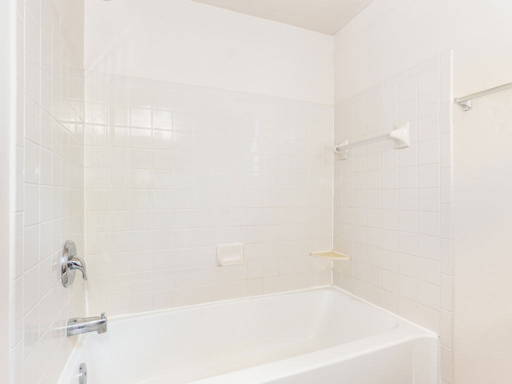 Tub/Shower Combo at Oak Shores Apartments in Oak Creek, WI