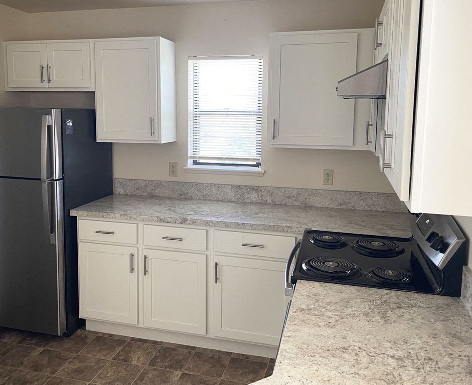 Well Equipped Kitchen at Oak Shores Apartments, Oak Creek