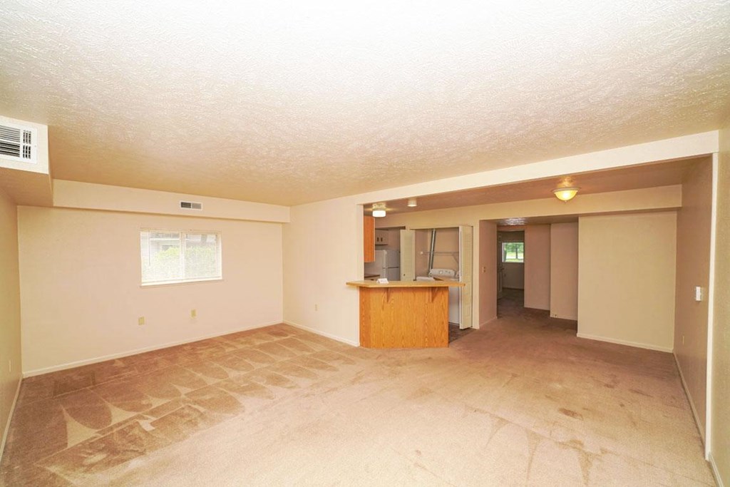 Enlarged Living Room with Carpeting at Orchard Lakes Apartments, Toledo, 43615
