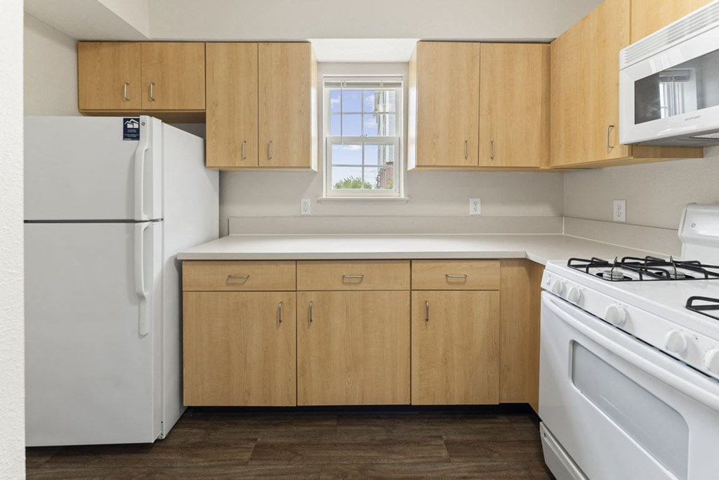 a kitchen with white appliances and window at Hunters Pond Apartment Homes, Champaign, IL