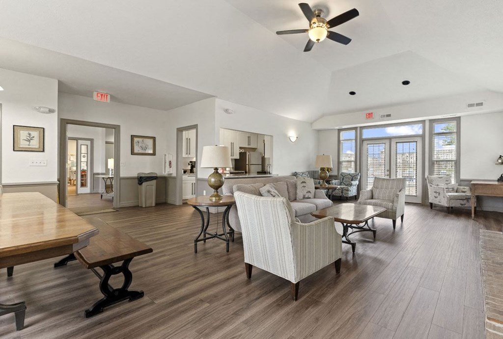 Contemporary Lounge Area at Hunters Pond Apartment Homes, Champaign, Illinois