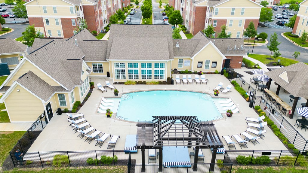 Swimming Pool with Solar Ledge at Bella Vista Apartments, Fishers 46038
