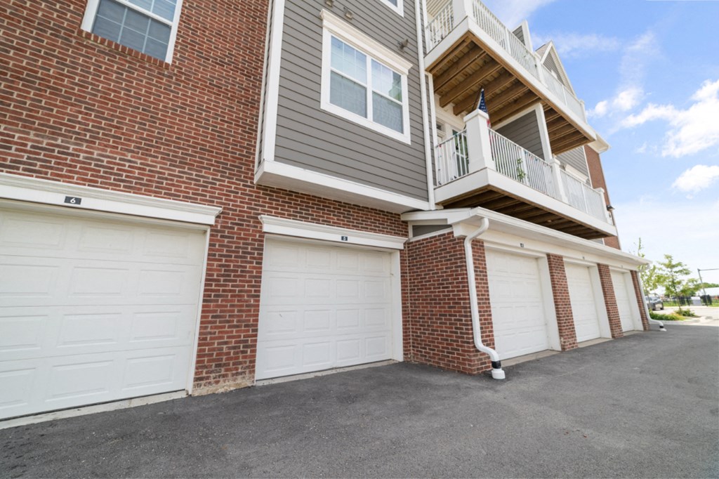 Universally Attached & Detached Garages Available to Rent