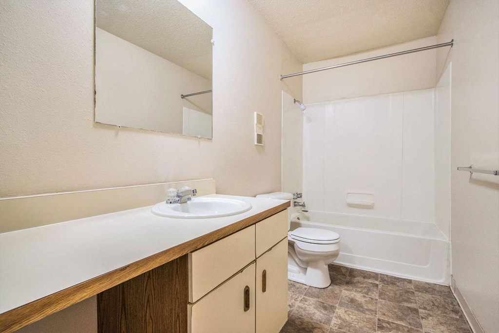 Bathroom With Bathtub at Seville Apartments, Kalamazoo, MI
