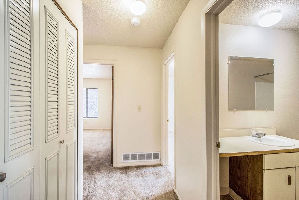 Wall-To-Wall Carpeting at Seville Apartments, Kalamazoo, MI, 49009