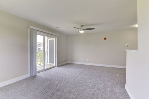 Expanded Living Area with Ceiling Fan  at Signature Pointe Apartment Homes, Alabama