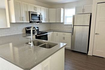 Sink With Faucet at Signature Pointe Apartment Homes, Alabama