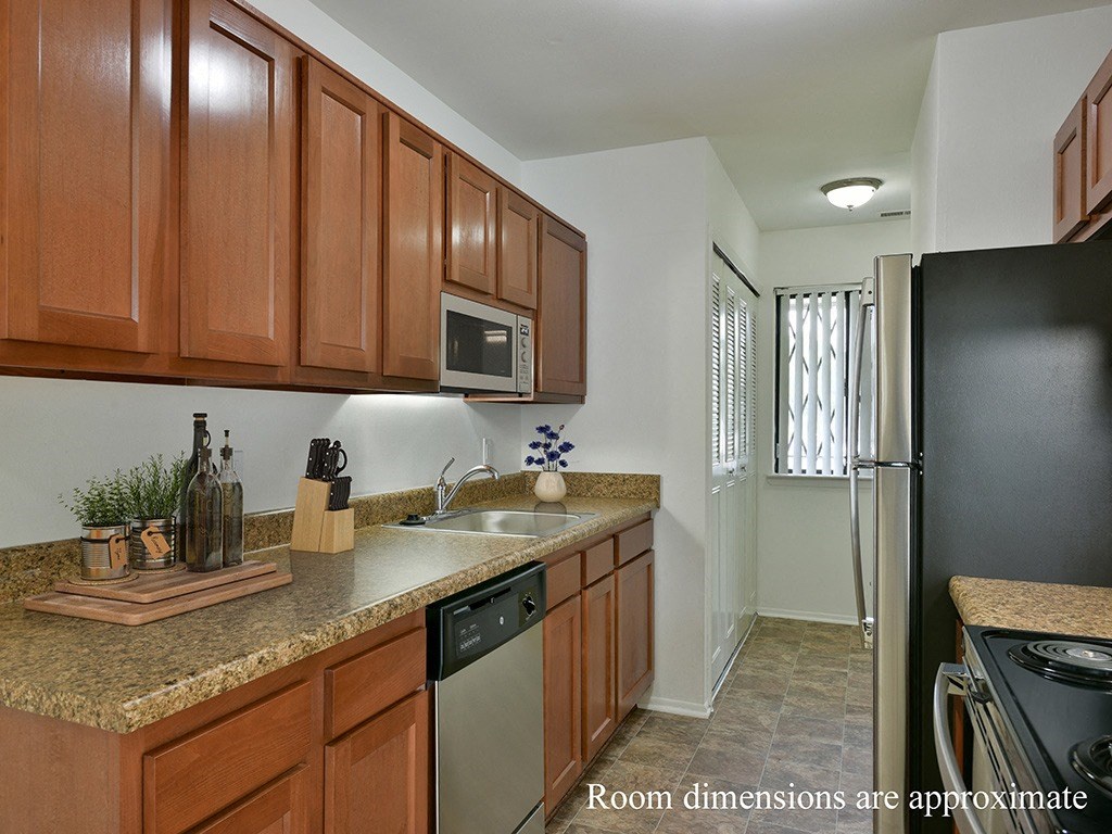 Fully Equipped Kitchen at Shannon Manor Townhomes, Michigan