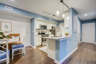Fully Equipped Kitchen With Modern Appliances at Sunscape Apartments, Roanoke, VA - Photo Gallery 1
