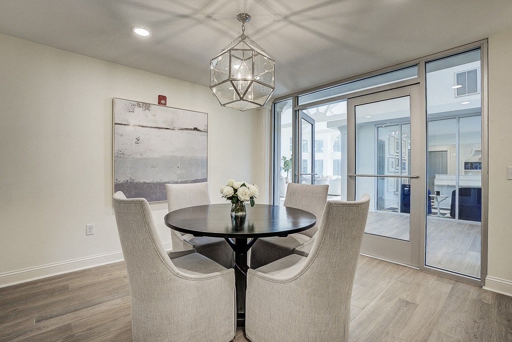 A dining room with a table and chairs. A dining room with a table and chairs. at Sunscape Apartments, Virginia