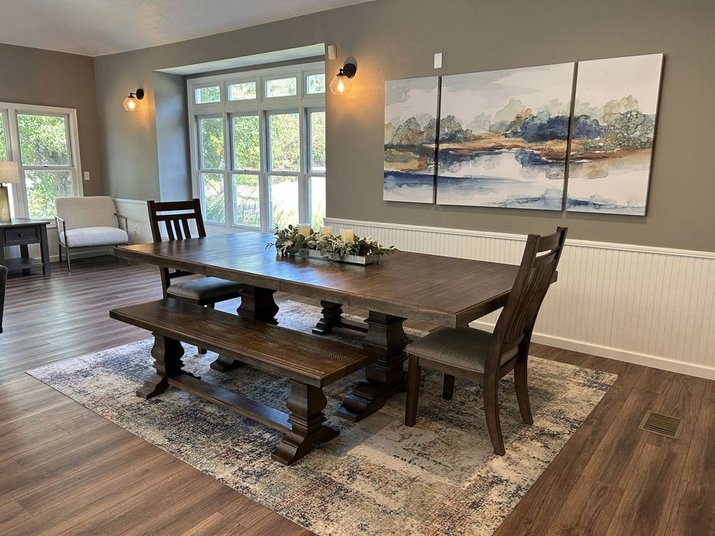 community building dining area at Tall Oaks Apartment Homes in Kalamazoo, MI 49009