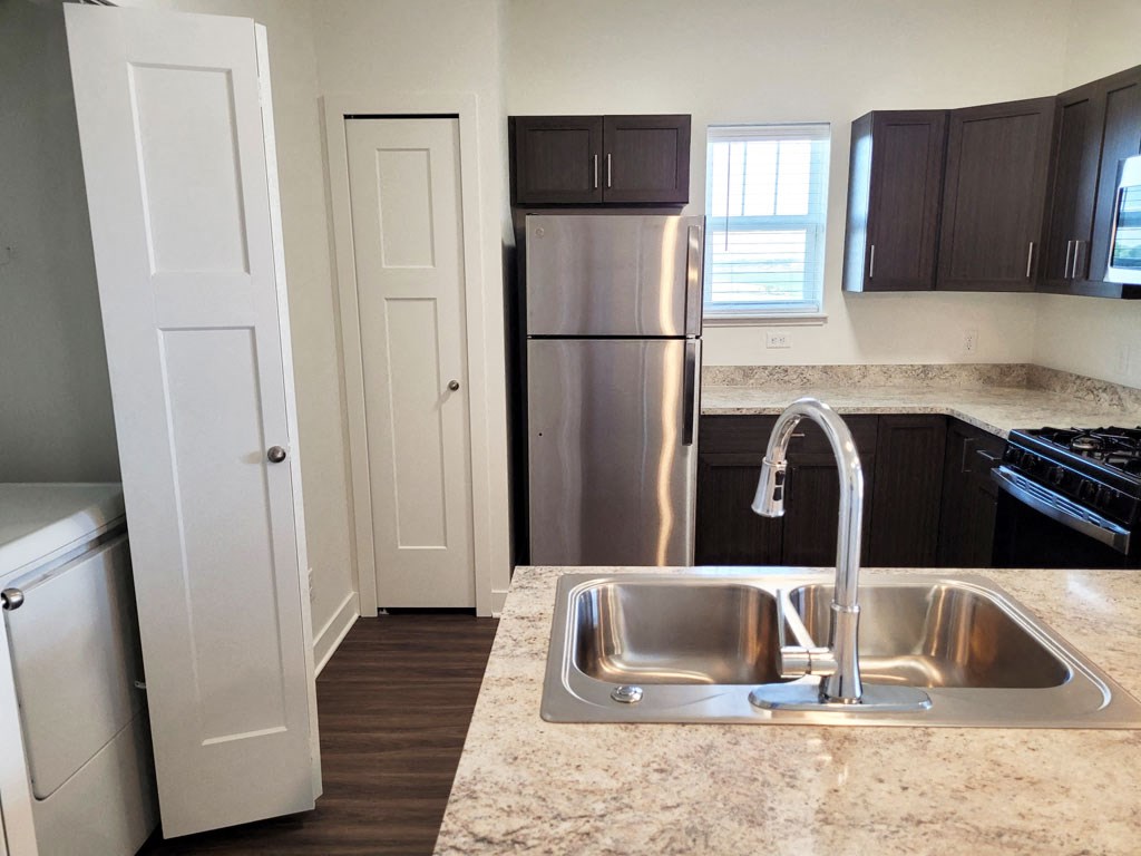 End Style with Extra Windows at Trade Winds Apartment Homes, Elkhorn, NE