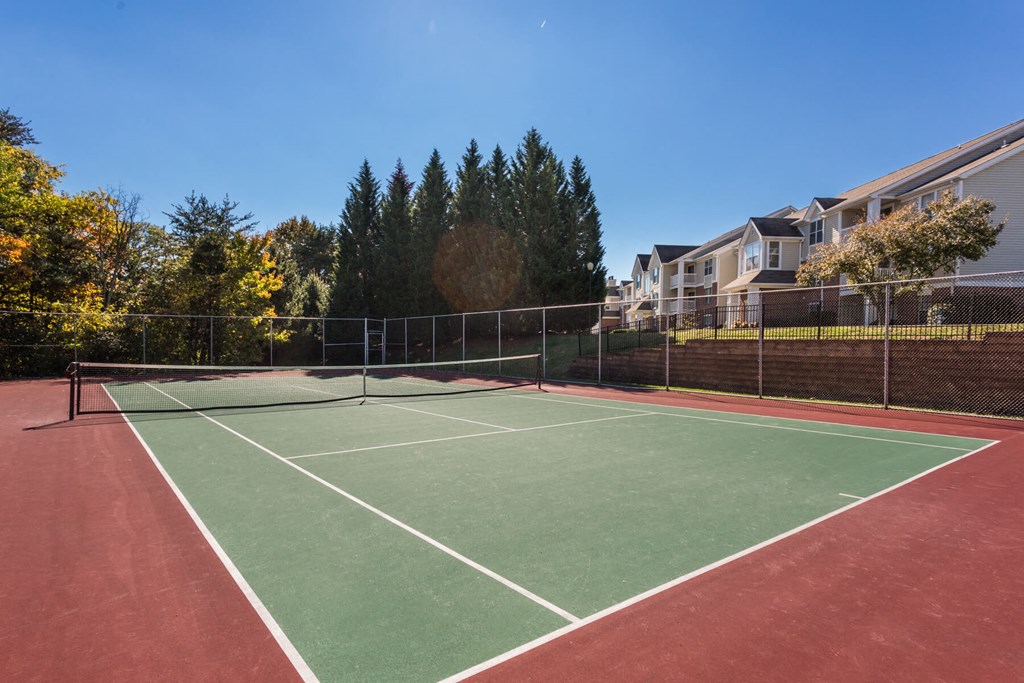 Tennis Courts at Sunscape Apartments, Virginia
