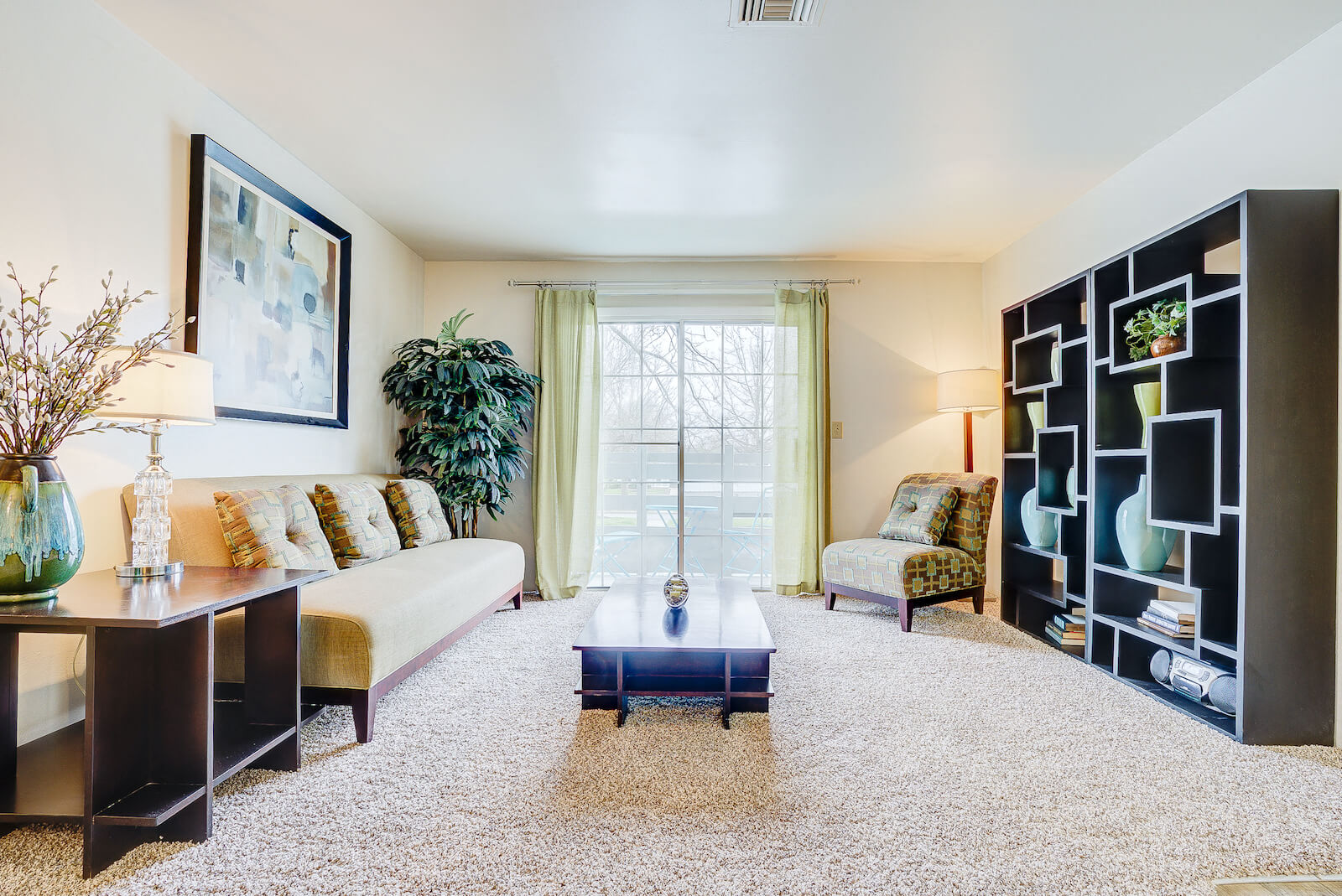 Large Living Room at Bay Pointe Apartments, Indiana