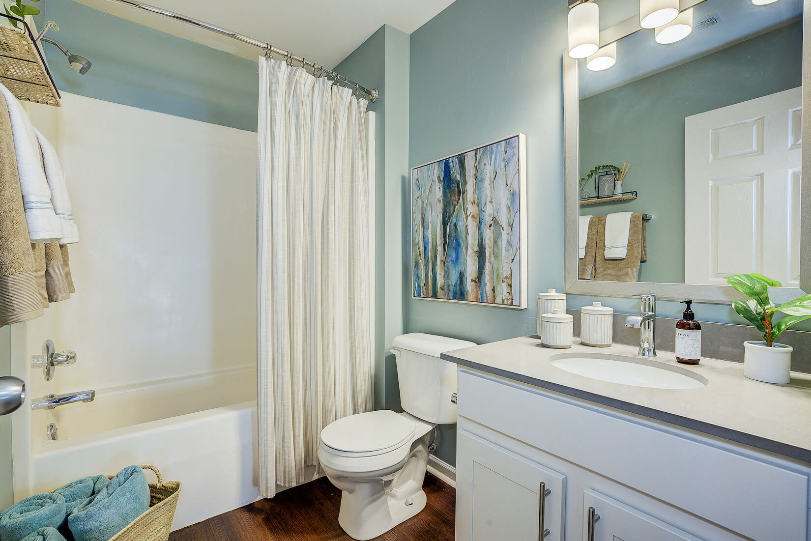 Bathroom With Bathtub at Mallard Bay Apartments, Crown Point, 46307